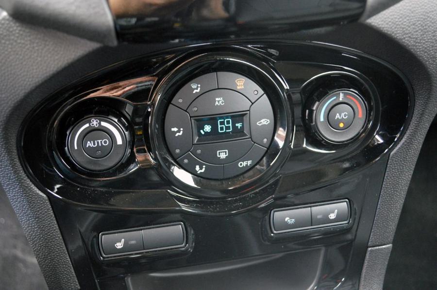  Ford Fiesta Titanium 2014 года  (фото 31 из 44)